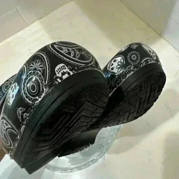 NEW SANITA ESTELLE CLOGS BLACK GREY SUGAR SKULLS & PAISLEY PATENT LEATHER 38 - Picture 10 of 15